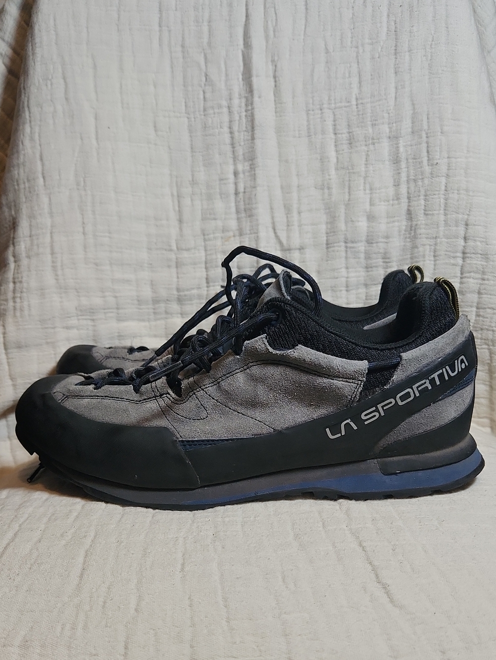 La Sportiva Men’s Gray and Black Approach Shoes